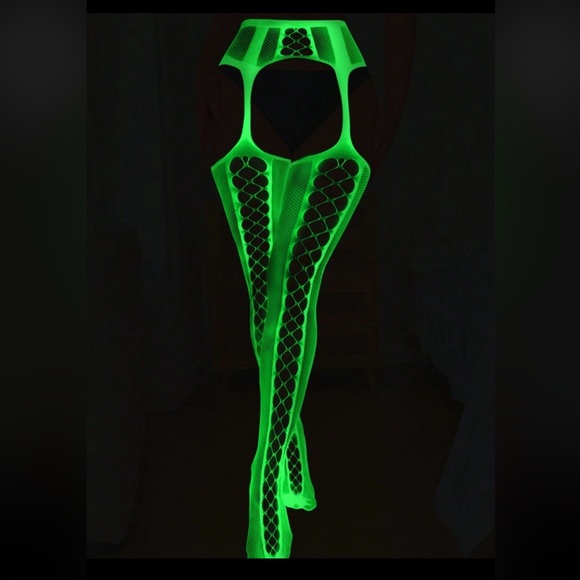 Glow in the dark green fishnet garter stockings one size nwt - Picture 4 of 10